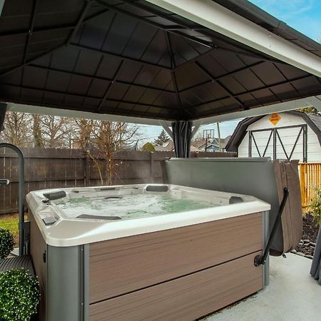 Blue Valley Inn - Hot Tub & Spacious Play Area! Νόξβιλ Εξωτερικό φωτογραφία