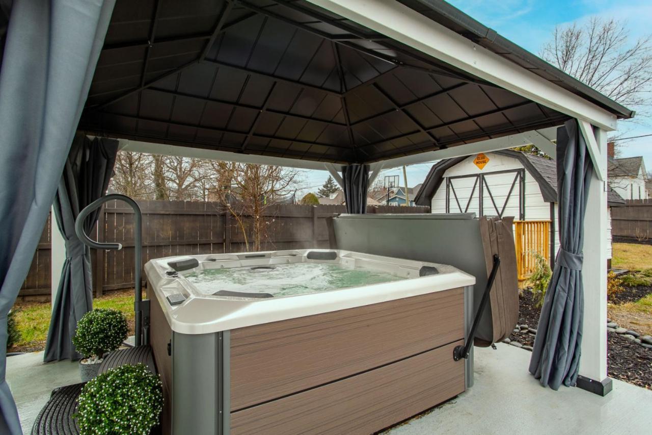 Blue Valley Inn - Hot Tub & Spacious Play Area! Νόξβιλ Εξωτερικό φωτογραφία