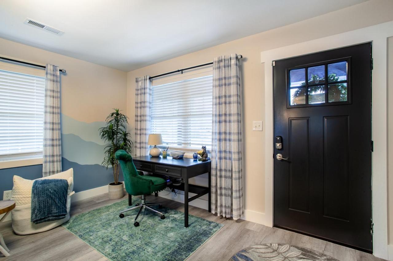 Blue Valley Inn - Hot Tub & Spacious Play Area! Νόξβιλ Εξωτερικό φωτογραφία
